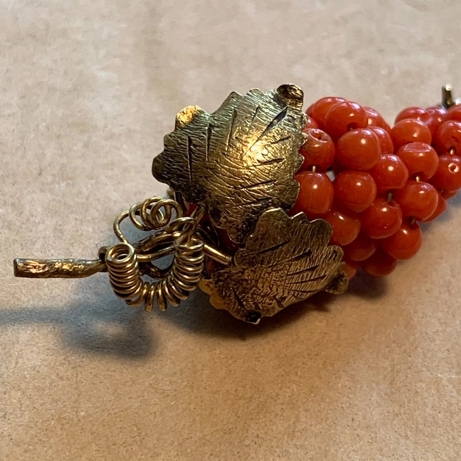 Antique Qing Dynasty Chinese Coral & 18 Karat Gold Pin