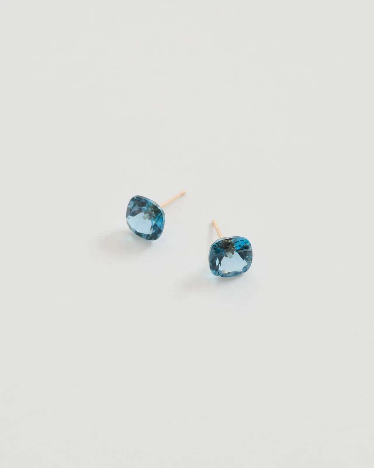 COLORED STONE EARRINGS （London Blue Topaz）