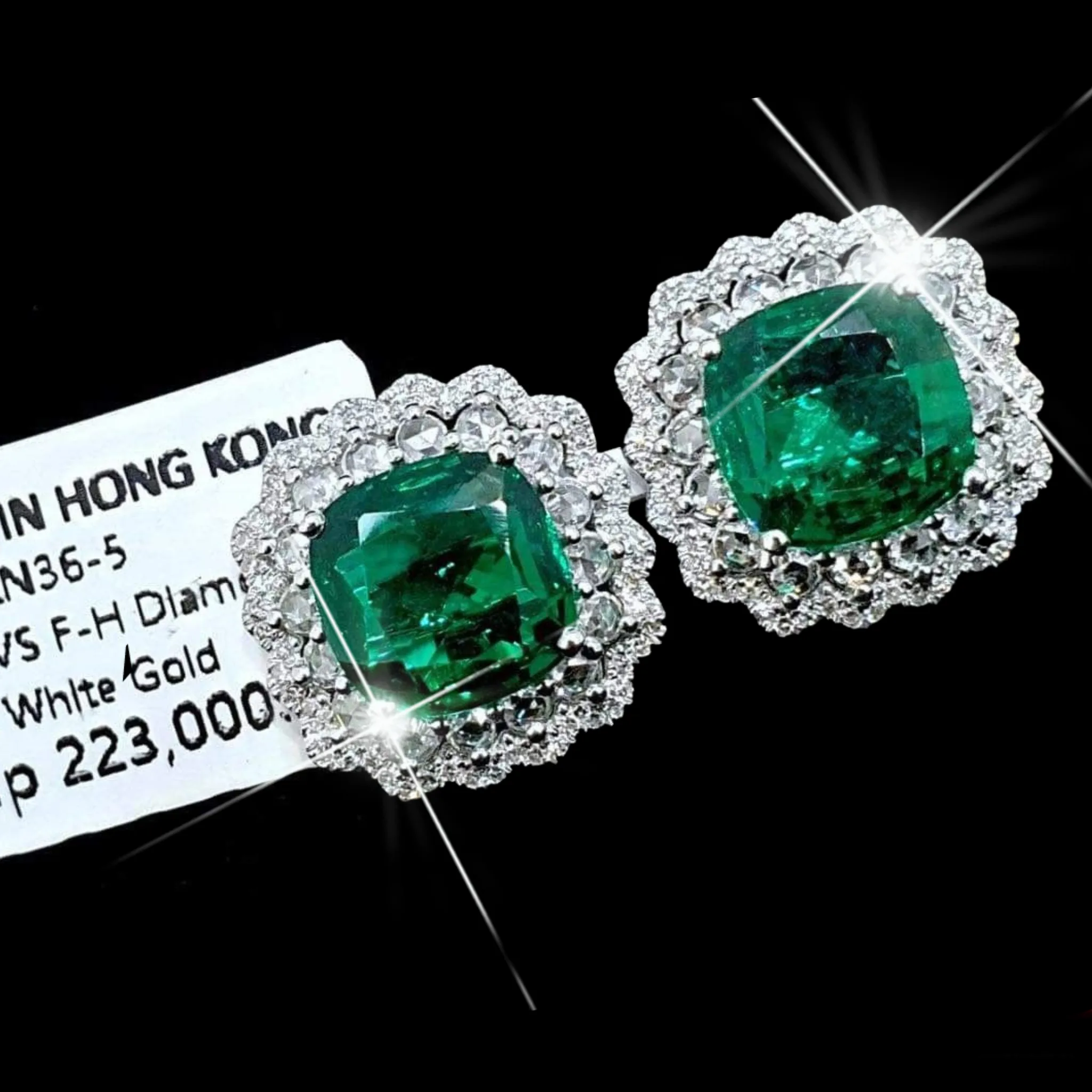 #LVNA2024 | Diamantes Green Emerald Halo Cushion Gemstones Diamond Earrings 14kt