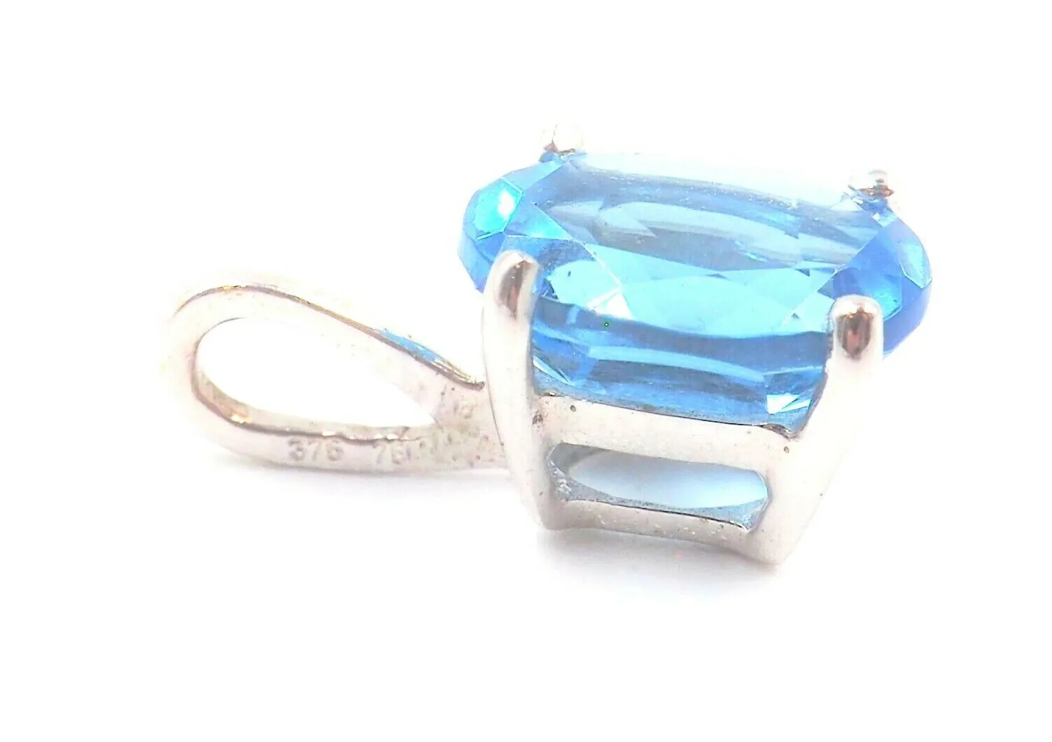 Topaz 9ct White Gold Pendant