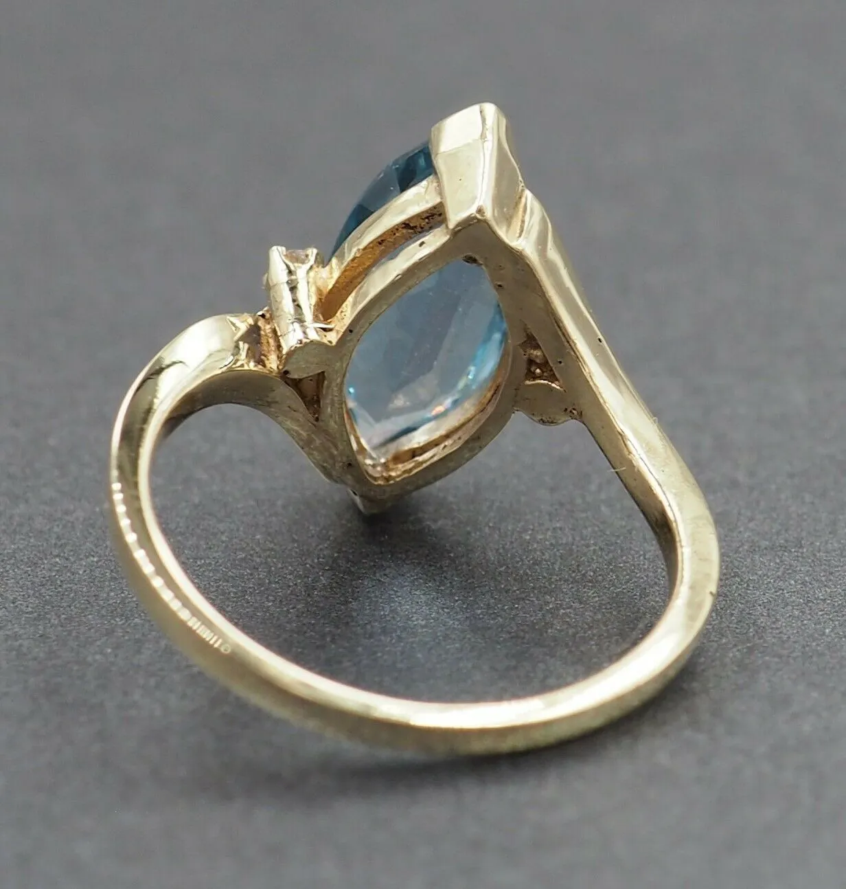 Topaz & Cubic Zirconia 9ct Yellow Gold Ring